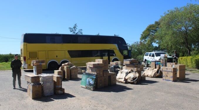 Gendarmería secuestró 8.420 atados de cigarrillos, 44 kilos de hojas de coca y mercadería de contrabando