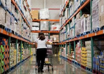 Las ventas en supermercados marcaron en octubre su primera mejora en siete meses