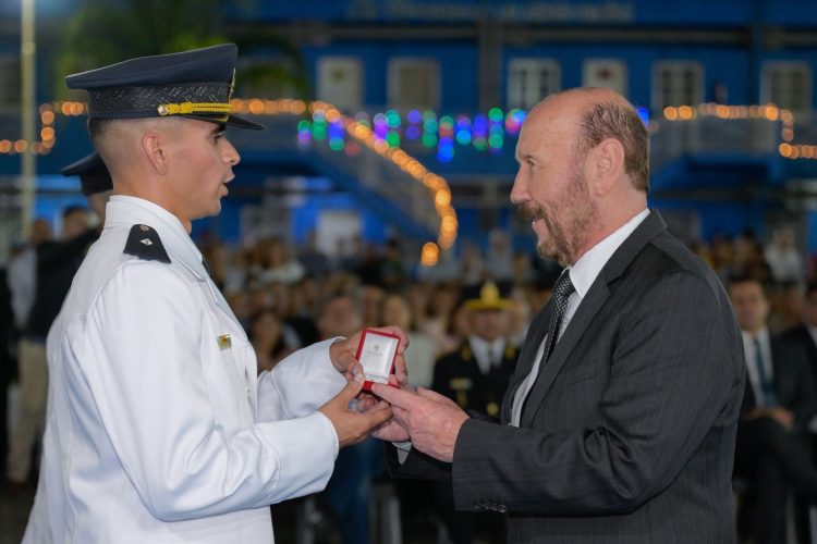 El gobernador Insfrán presidió el acto de egreso de 67 nuevos oficiales ayudantes de la Policía