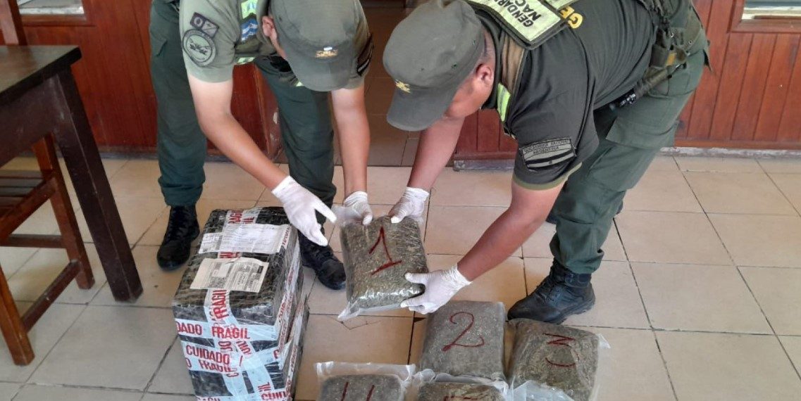 Un hombre fue detenido al presentarse a retirar una encomienda cargada con más de 5 kilos de marihuana
