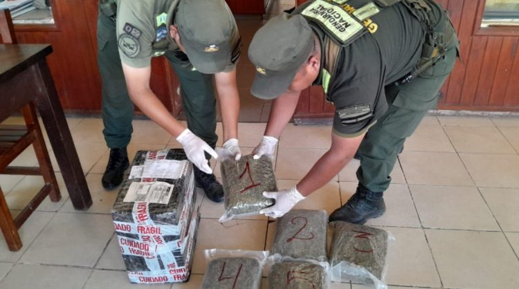 Un hombre fue detenido al presentarse a retirar una encomienda cargada con más de 5 kilos de marihuana