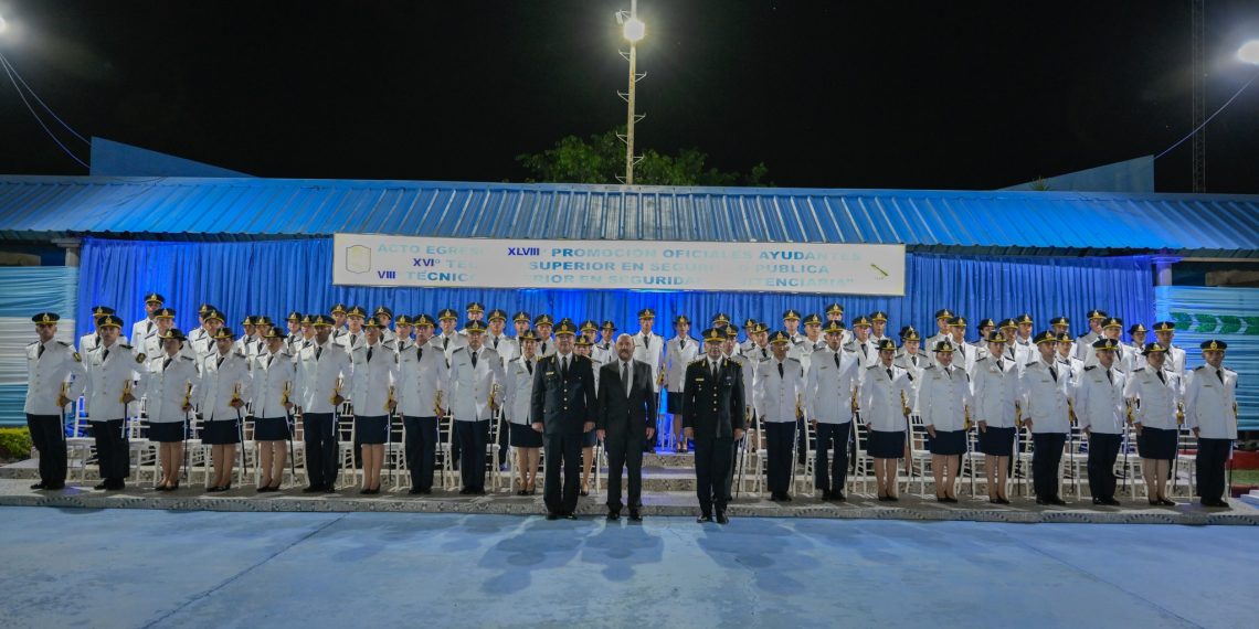 El gobernador Insfrán presidió el acto de egreso de 67 nuevos oficiales ayudantes de la Policía