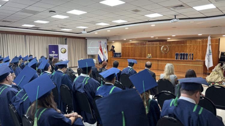 La Universidad de la Cuenca del Plata tituló a más de 40 profesionales de posgrado en Derecho Penal en Paraguay