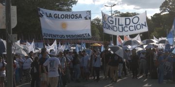 Con una manifestación que se concentró en la plaza San Martín, el peronismo local rechazó reforma laboral