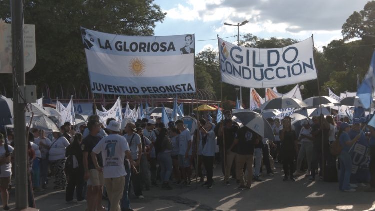 Con una manifestación que se concentró en la plaza San Martín, el peronismo local rechazó reforma laboral