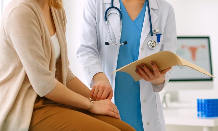 Cuatro síntomas de cáncer que no se deben ignorar y cómo detectar señales de alerta, según un oncólogo