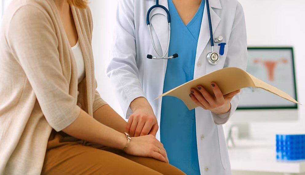 Cuatro síntomas de cáncer que no se deben ignorar y cómo detectar señales de alerta, según un oncólogo