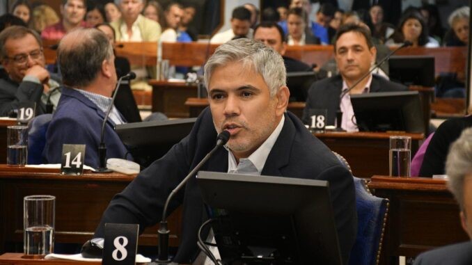 El diputado Miguel Montoya denunció un «ajuste encubierto» tras el aumento de la unidad tributaria