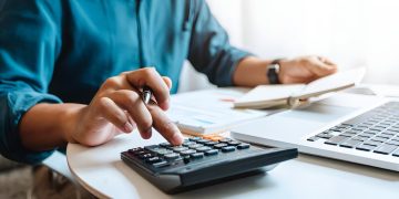 Paso a paso, cómo pedir el subsidio a la luz y al gas en la nueva página web del Gobierno