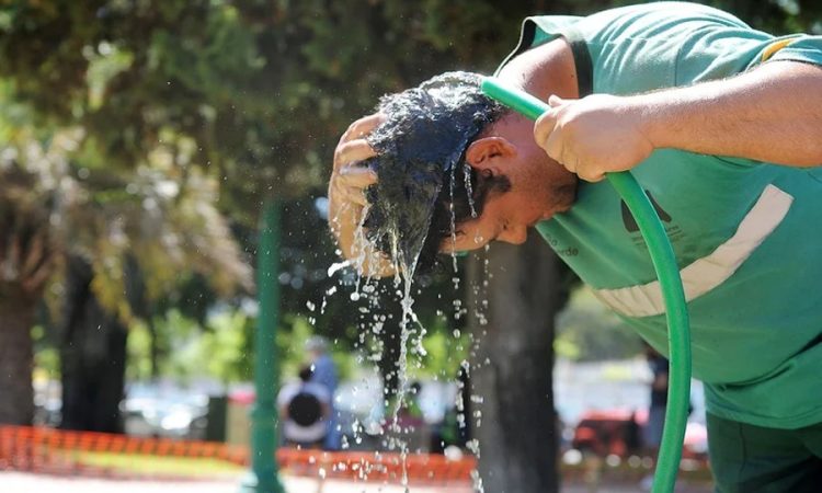 Radiación solar ultravioleta alcanza niveles críticos: exponerse al sol sin protección es peligroso si se superan los 15 minutos