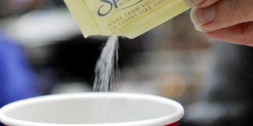 Por qué no deberías usar más edulcorante: la advertencia de los científicos