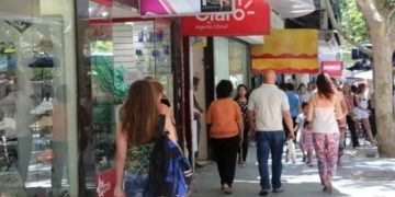 Las ventas en comercios minoristas cayeron 5,2% en diciembre