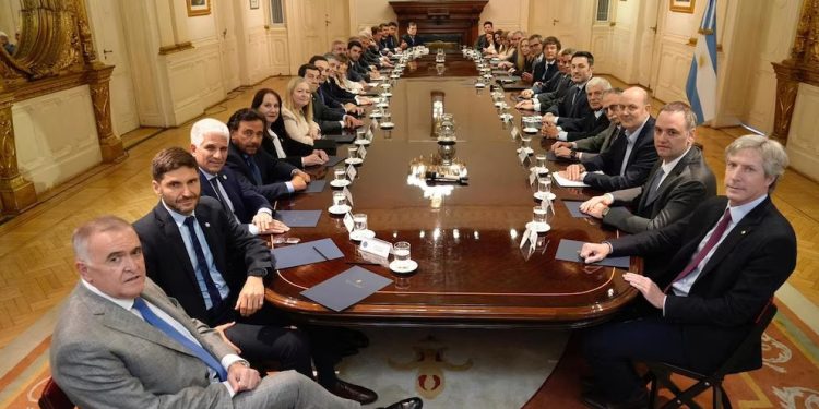 El Gobierno estudia un reclamo clave de los gobernadores sobre Ganancias para poder avanzar con la reforma laboral