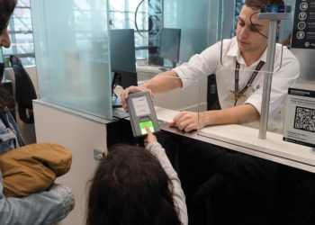 Migraciones recuerda los requisitos para viajar al exterior con menores de edad