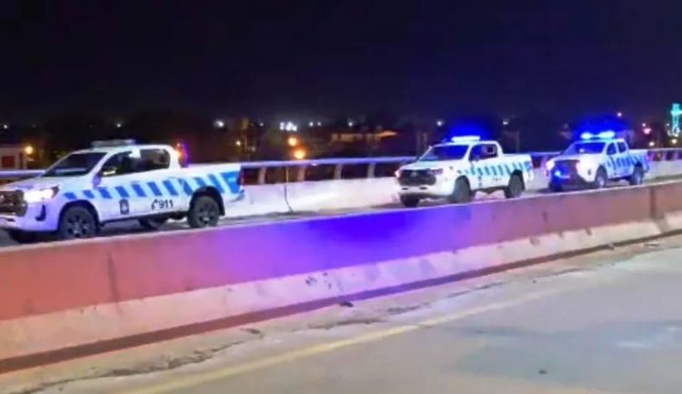 Tensión en el puente elevado: rescataron a una adolescente que quiso tirarse hacia la avenida Kirchner