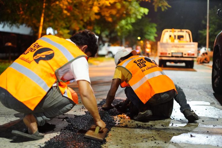 Baches en la ciudad: Intensifican el uso de asfalto en frío para agilizar la reparación de calles