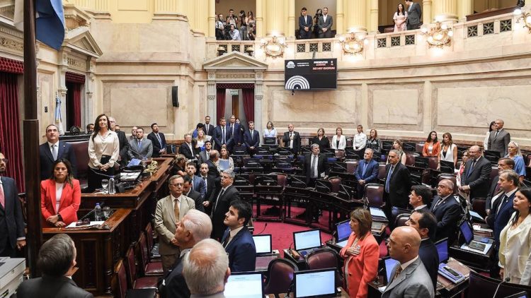 Vacaciones, despidos y banco de horas: qué cambia con el proyecto de reforma laboral que aprobaron los senadores