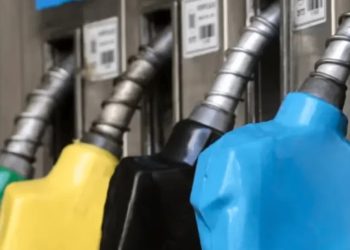 El Gobierno aplicará una suba parcial de los impuestos al combustible desde el domingo 1 marzo