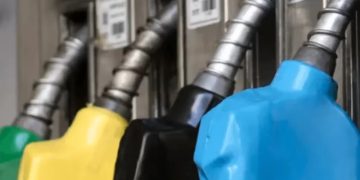 El Gobierno aplicará una suba parcial de los impuestos al combustible desde el domingo 1 marzo