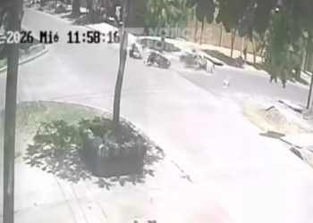 Impactante siniestro vial entre dos motos en el barrio Simón Bolívar