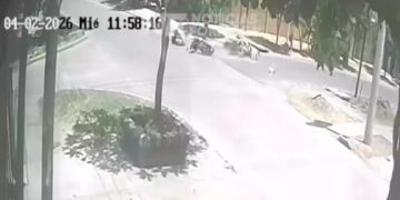 Impactante siniestro vial entre dos motos en el barrio Simón Bolívar