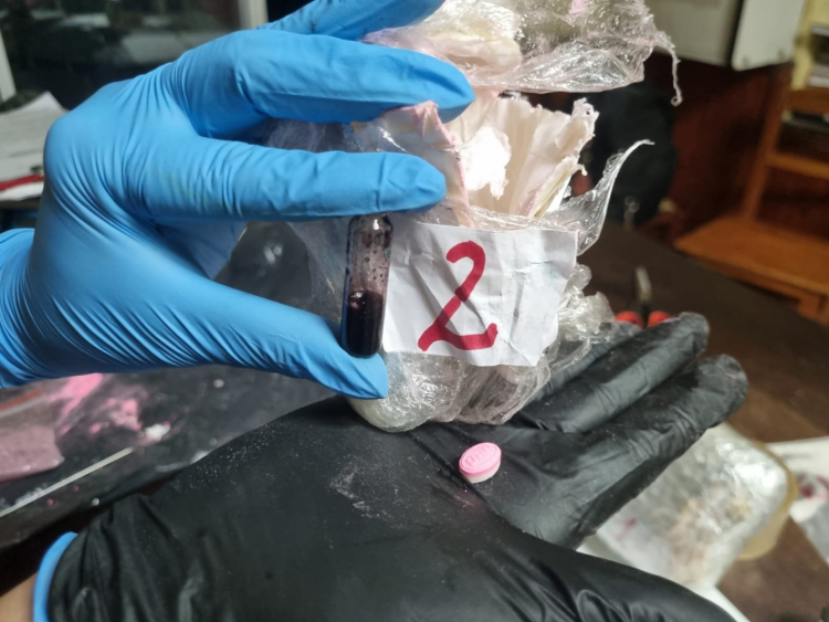 Gendarmes detienen a un hombre que transportaba ketamina y pastillas de éxtasis ocultas en su cuerpo