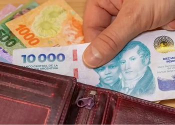 Según el INDEC los salarios aumentaron 2,5% en enero y quedaron por debajo de la inflación