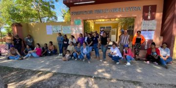 Protesta de padres en San Hilario por presuntas irregularidades en una escuela