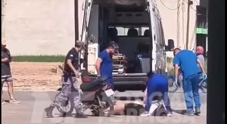 Una joven motociclista resultó herida tras chocar con un automóvil