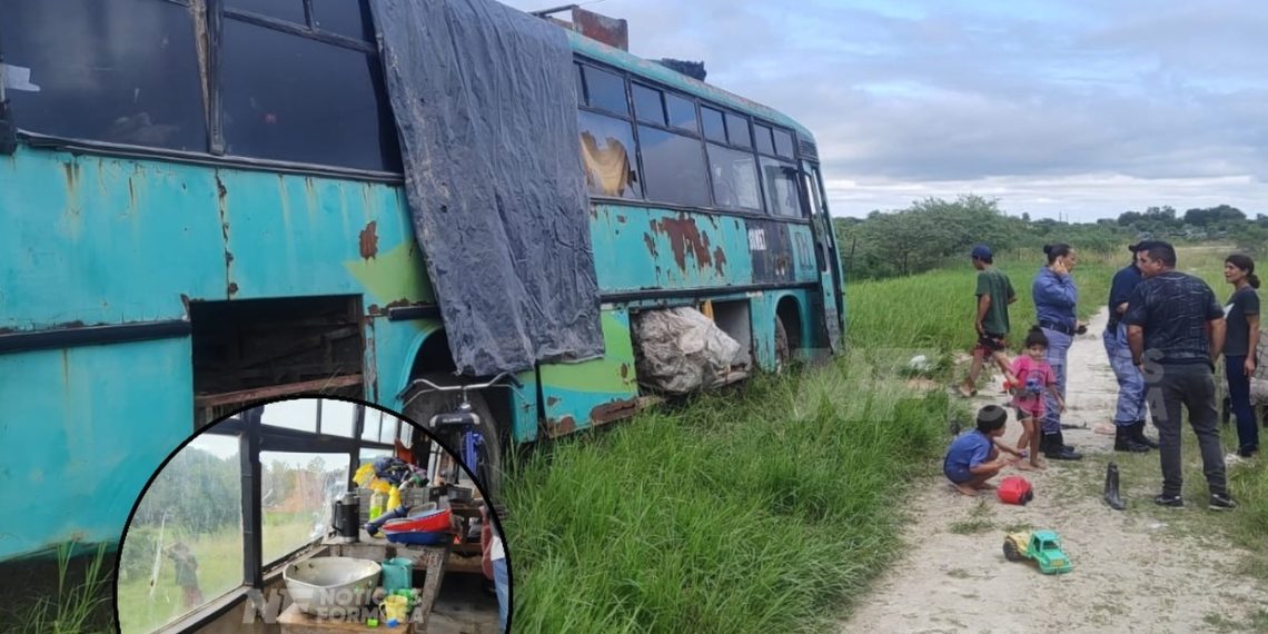 Una madre se refugió con sus cinco hijos en un colectivo abandonado
