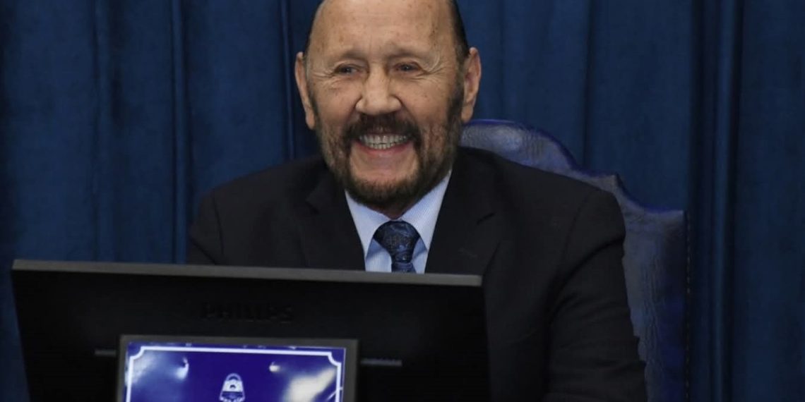 El gobernador Insfrán anunció un aumento del 14% para estatales