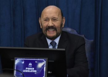 El gobernador Insfrán anunció un aumento del 14% para estatales