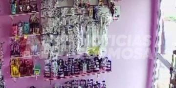 Ladrones intentaron robar un local comercial a plena luz del día y quedaron grabados