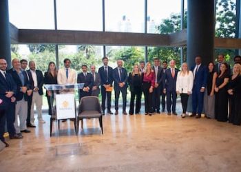 El ministro del STJ, Ariel Coll participó de la obra colectiva: “Las nuevas leyes del poder, Justicia, medios, IA y redes sociales”