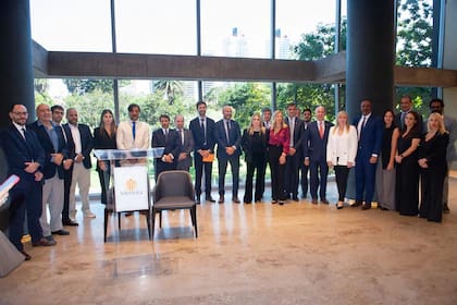 El ministro del STJ, Ariel Coll participó de la obra colectiva: “Las nuevas leyes del poder, Justicia, medios, IA y redes sociales”