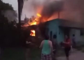 Piden ayuda para una madre que perdió todo tras el incendio de su casa