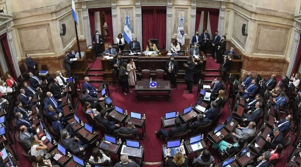 Senadores de la UCR se suman a LLA y rechazan el aumento de sus dietas