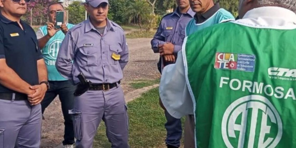 ATE protestó por despidos en el HCD de Villa Escolar y recurrió a la Justicia