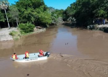 Buscan a un joven que fue arrastrado por el río Bermejo en el paraje Bermejito