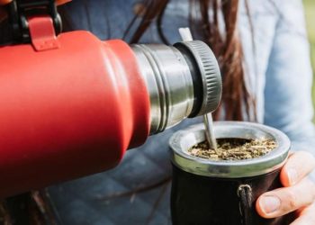 Misterio en Corrientes: una mujer murió de forma repentina mientras tomaba mate