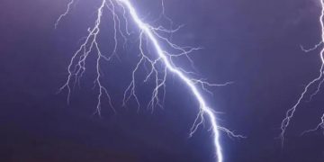 Milagro en Chaco: una joven sobrevivió al impacto de un rayo mientras cocinaba en plena tormenta