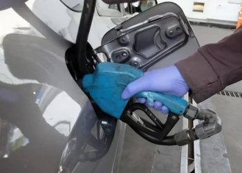 Las petroleras se alinearon con YPF y mantendrán estables los precios de los combustibles