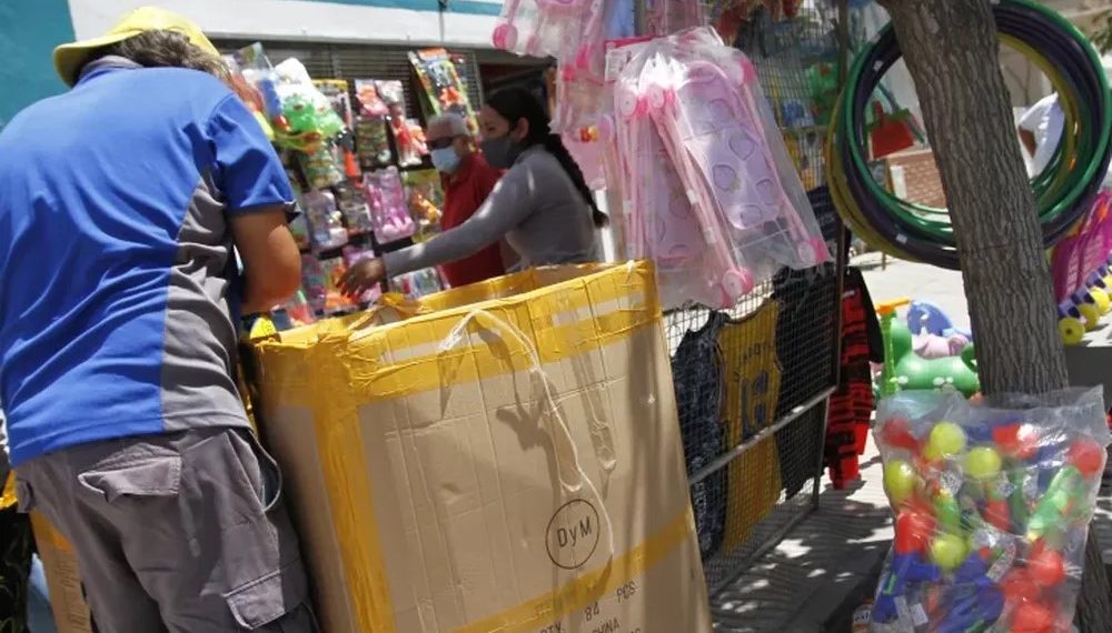 La informalidad laboral llegó al 43% y golpea más a mujeres y jóvenes