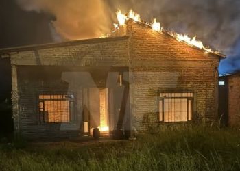 Incendiaron intencionalmente una vivienda deshabitada en el barrio Las Orquídeas