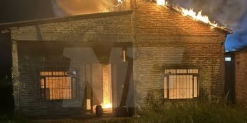 Incendiaron intencionalmente una vivienda deshabitada en el barrio Las Orquídeas