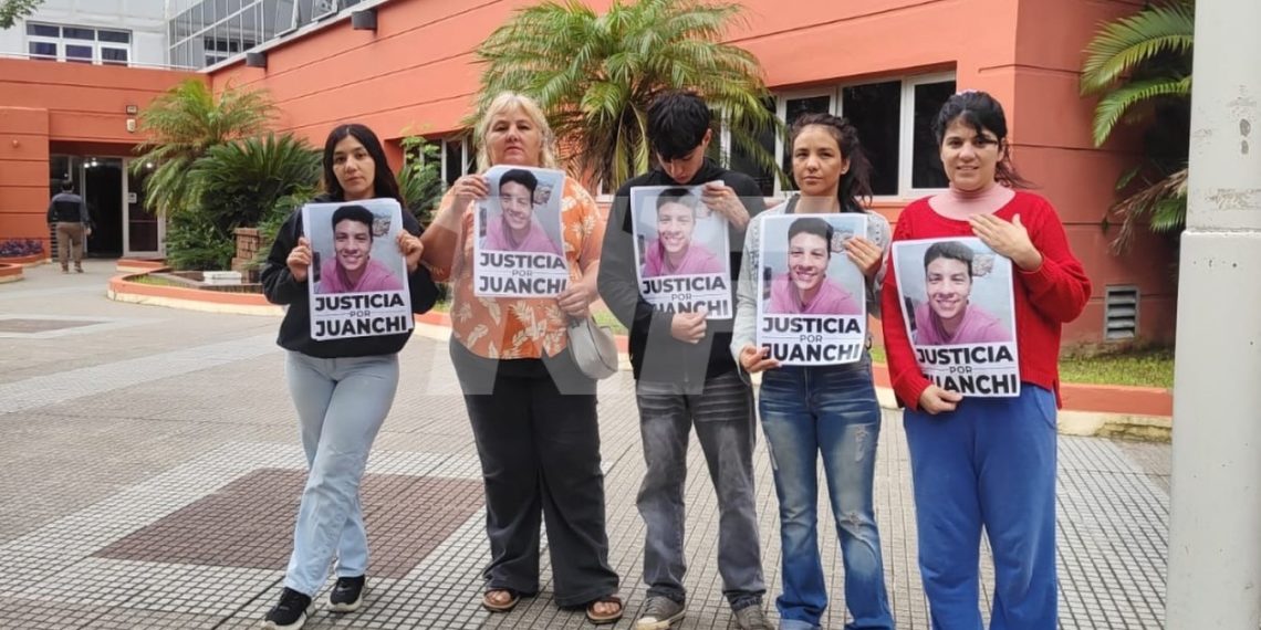 Caso Juanchi Cáceres: reclamo de familiares frente a Tribunales para exigir justicia