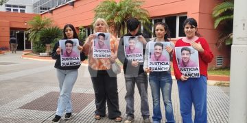 Caso Juanchi Cáceres: reclamo de familiares frente a Tribunales para exigir justicia
