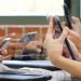 Este jueves tratan la regulación de celulares en escuelas