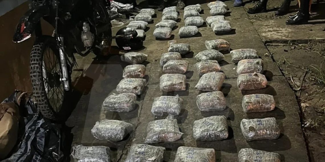 Secuestran más de 52 kilos de marihuana y detienen a dos personas