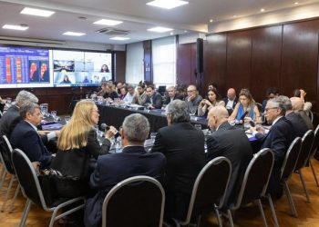 Nación prometió a provincias completar distribución de vacunas y medicamentos oncológicos